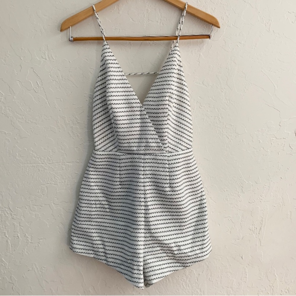 Finders Keepers Revolve White and Black Textured Romper Size XS